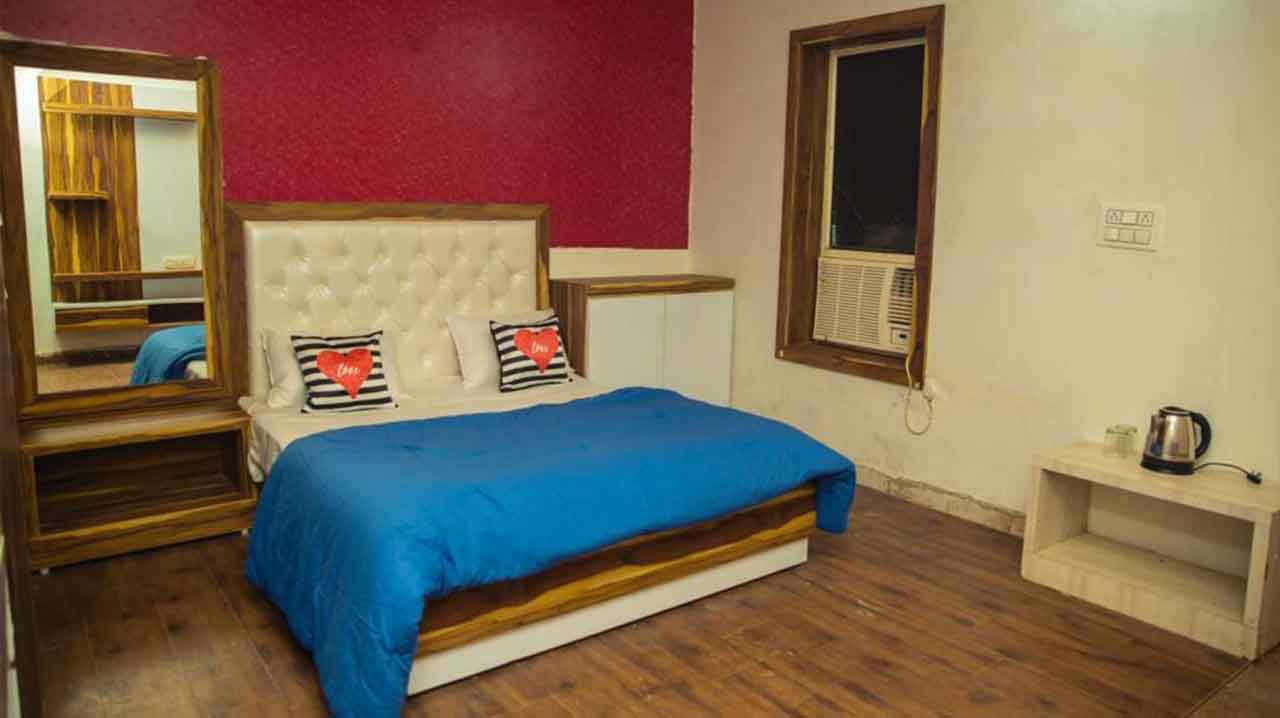 Room 8